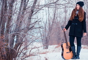 Girl, guitare, snow