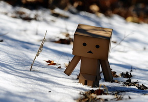 снег, человечек из картона, унылый