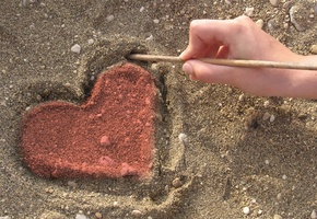 рисунок на песке, сердечко, любовь
