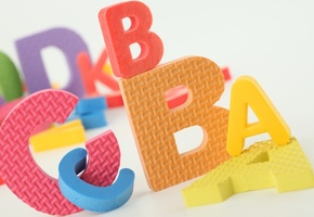 детские игрушки, резиновые буквы, разноцветные