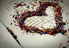 Макро, любовь, сердце, love, чувство, бумага, надпись, карандаши, лист, строчка, разноцветные, стружка, книга, текст