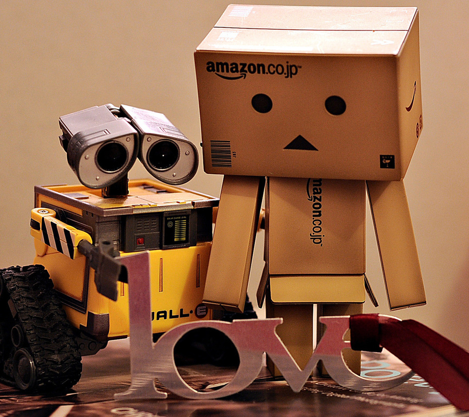 робот с чувствами, волли, картонный человечек, коробочеловек