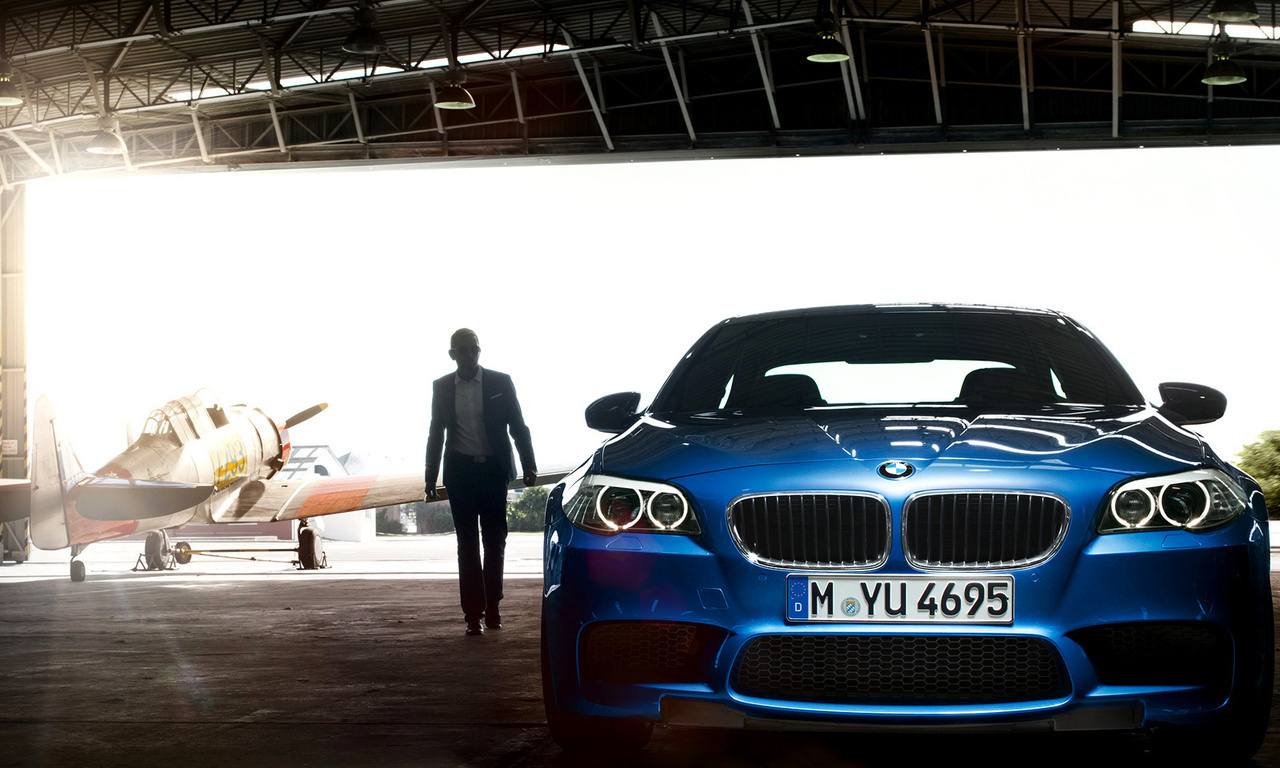 man, , , , hangar, Bmw m5 2011, , , car