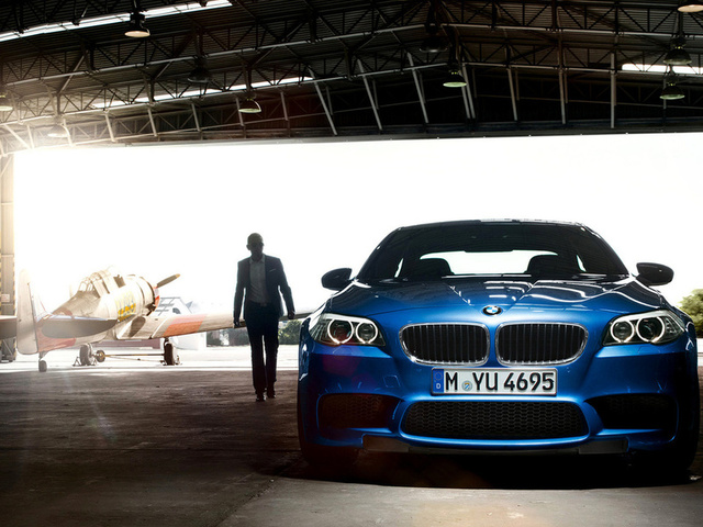 man, , , , hangar, Bmw m5 2011, , , car