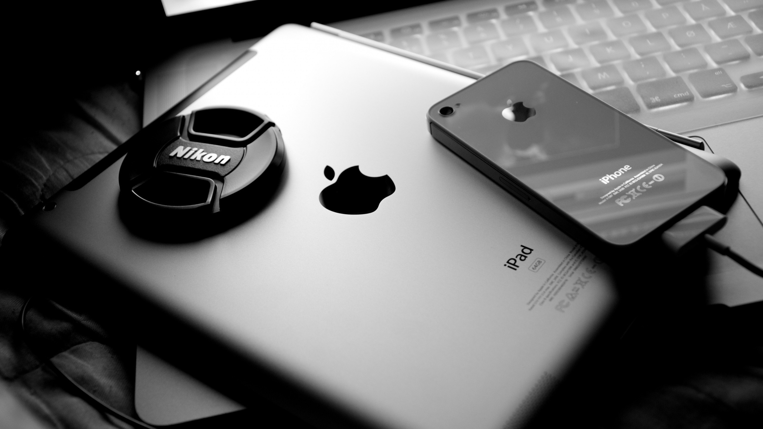 ipad 2, iphone 4, nikon, macbook pro, apple, iphone 4s