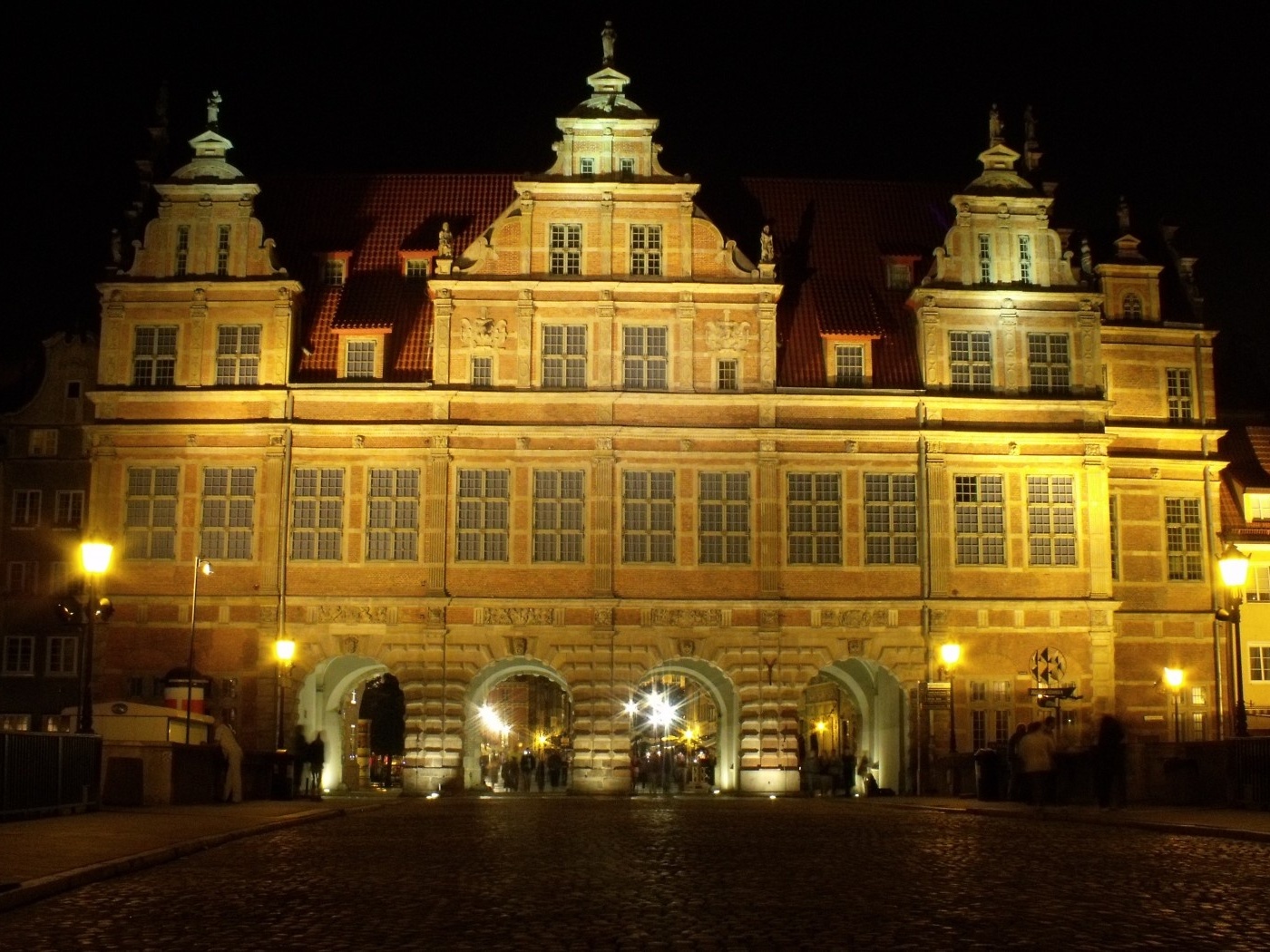 night, city of night, gold gate, gdansk