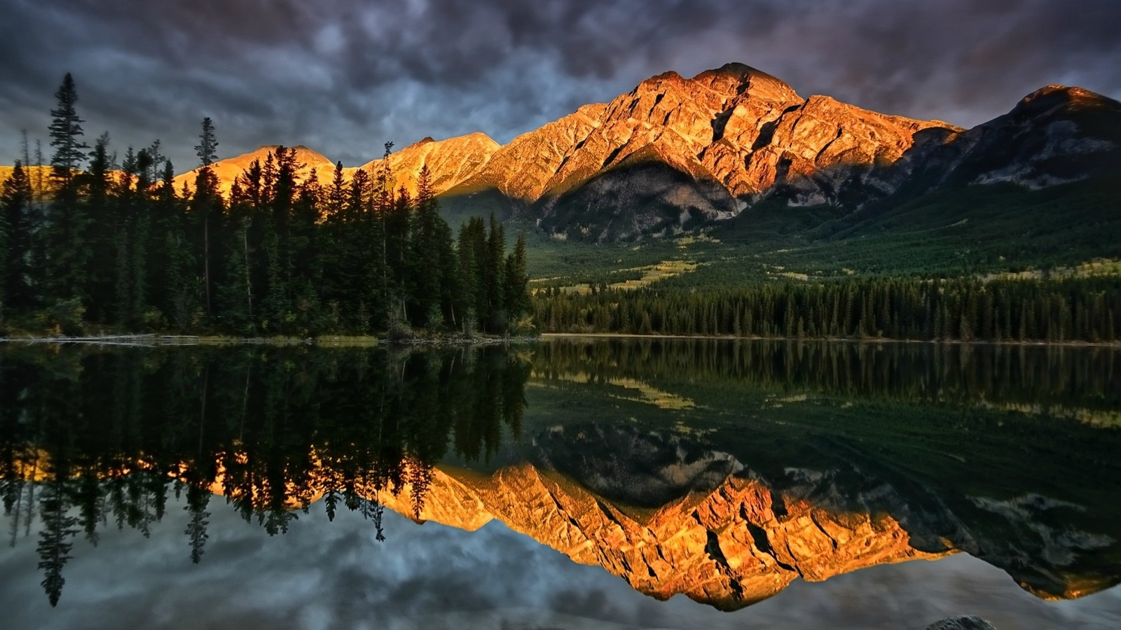 , pyramid lake, jasper national park, canada, alberta