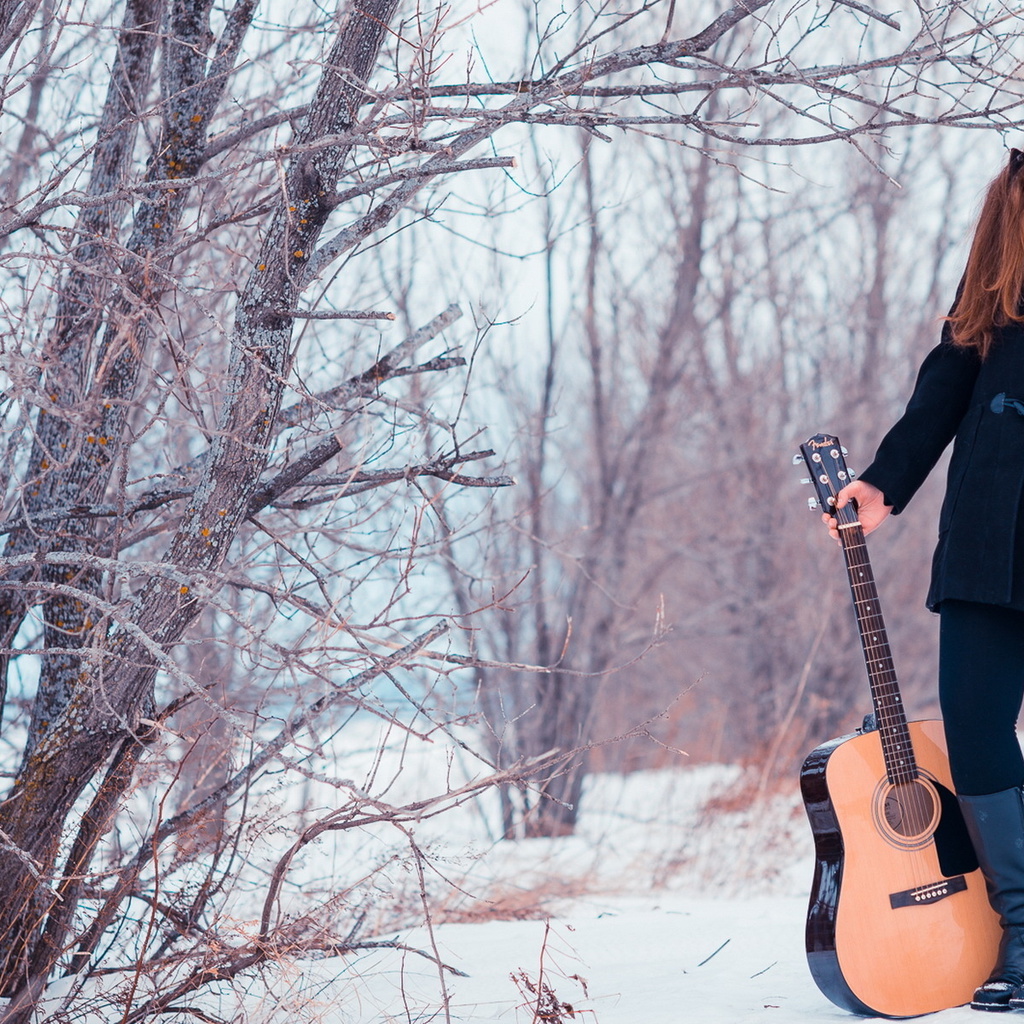 Girl, guitare, snow