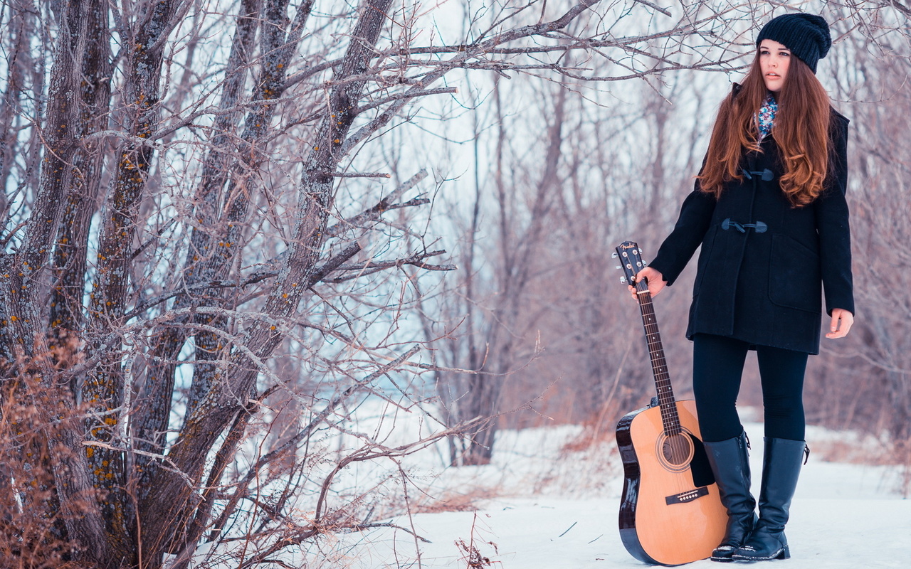 Girl, guitare, snow